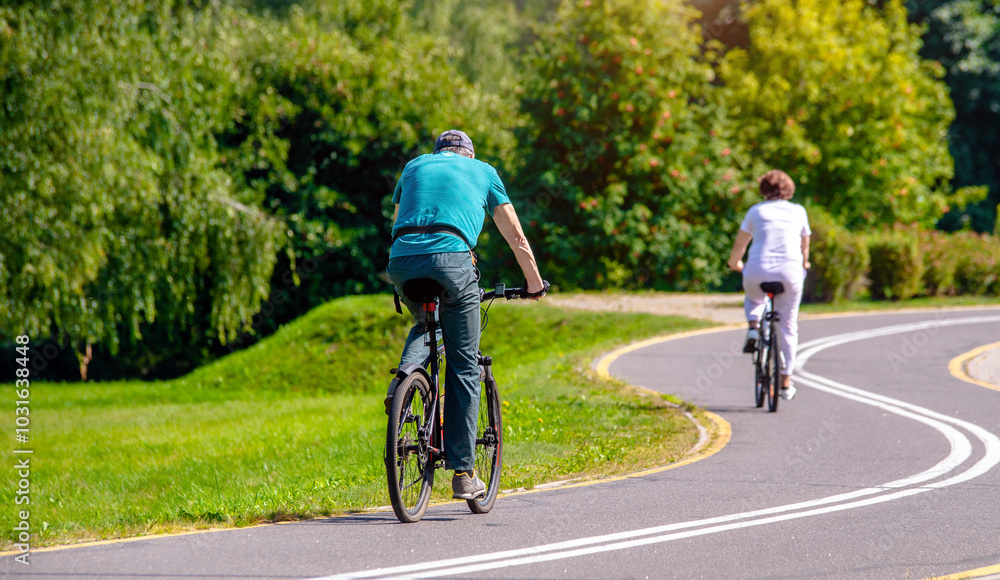 Naklejka premium Cyclists ride on the bike path in the city Park 