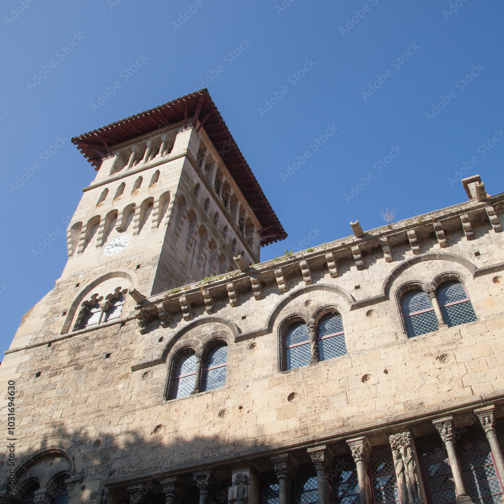 Fototapeta premium Le beffroi de Saint-Antonin Noble Val village du Tarn et Garonne