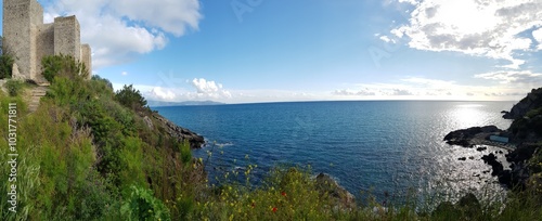 rocca medievale a picco sul mare photo