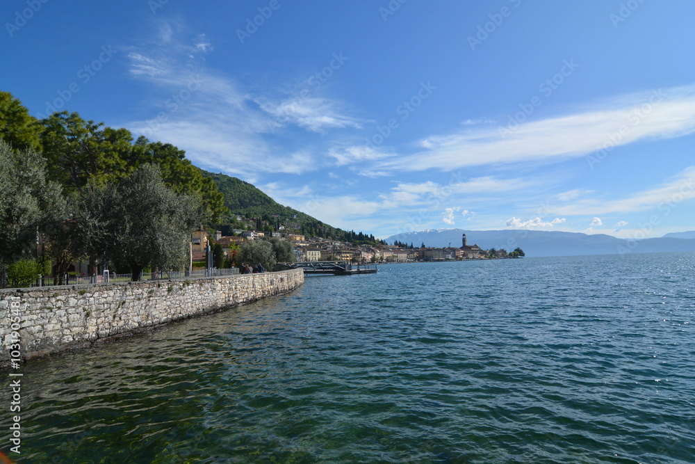 Obraz premium salò famosa località turistica del lago di garda