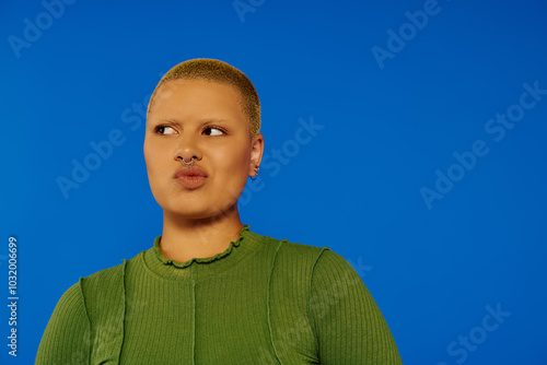 Valokuva A young woman showcases her bold fashion sense with a distinctive look and expression