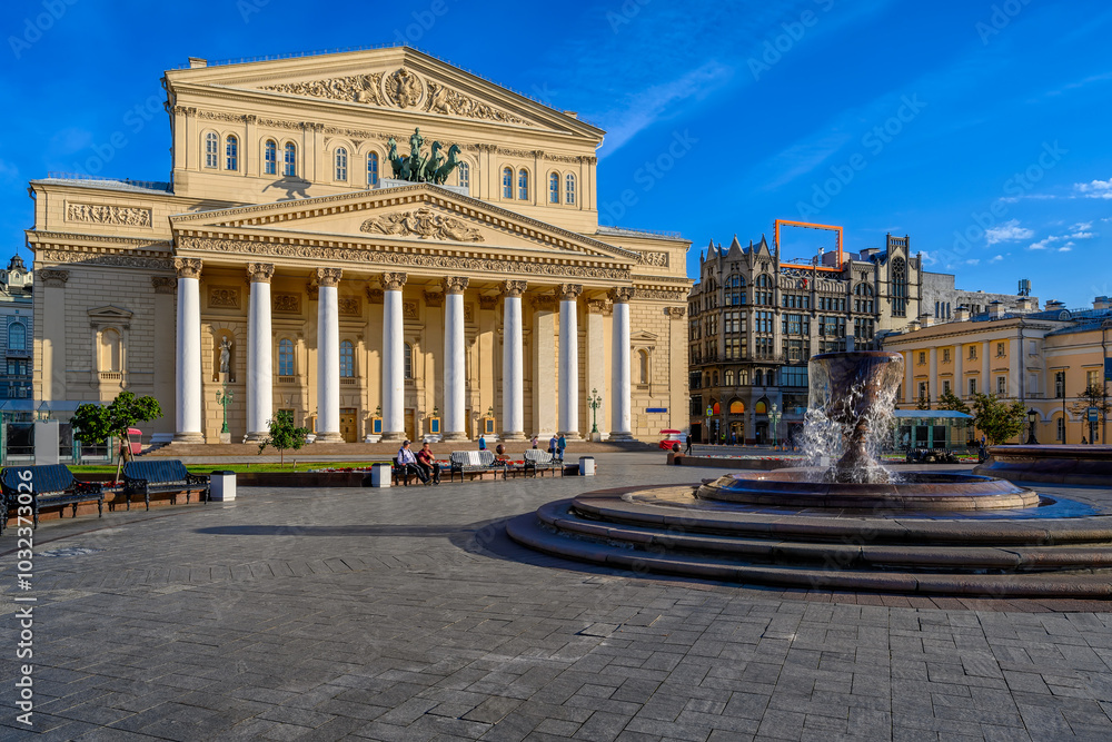 Fototapeta premium View of Moscow Bolshoi Theatre (Big Theatre) and Fountain in Moscow, Russia. Moscow architecture and landmark, Moscow cityscape