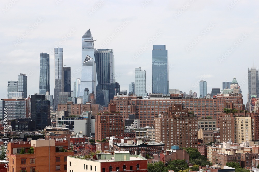 Fototapeta premium New York, NYC, Manhattan, building, architecture, city, skyscraper, apartment, urban, glass, buildings, window, exterior, facade, high, construction, windows, tower, house, new, tall, home, skyline, v