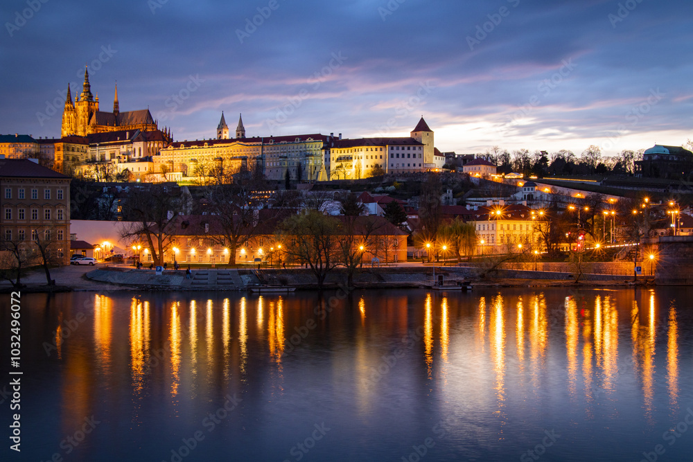 Fototapeta premium sunset on the dominant Prague