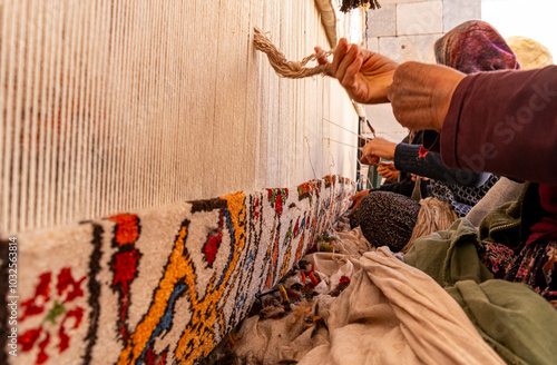 Handmade carpet production process in Turkey