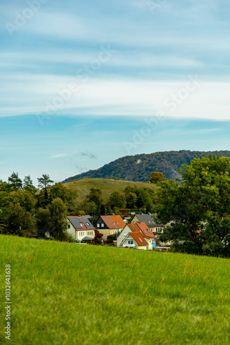 Eine farbenfrohe herbstliche Wanderung durch die wunderschöne Landschaft der Saale Horizontale bei Jena - Thüringen - Deutschland