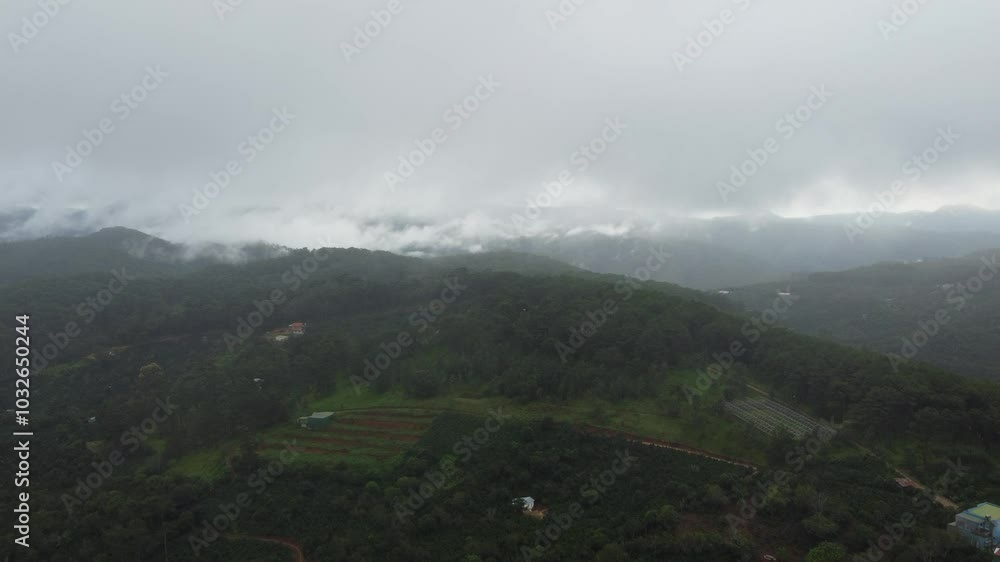 Đà lạt, dalat, da lat, cảnh núi hữu tình có mây, highland drone shots, cloundy Đà lạt, dalat, da lat, cảnh núi hữu tình có mây, highland drone shots, cloundy