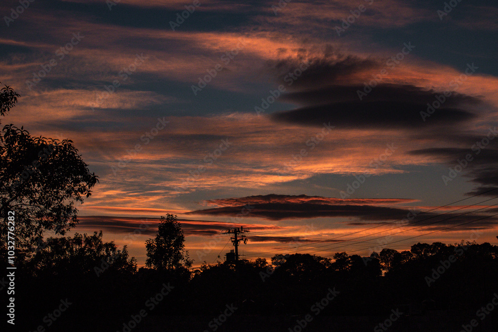 nubes rojas en el atardecer nubes rojas en el atardecer