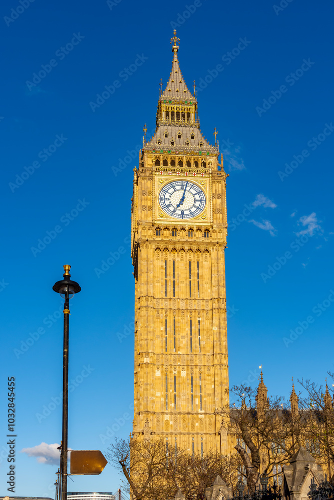 Fototapeta premium Big Ben tower in London, United Kingdom