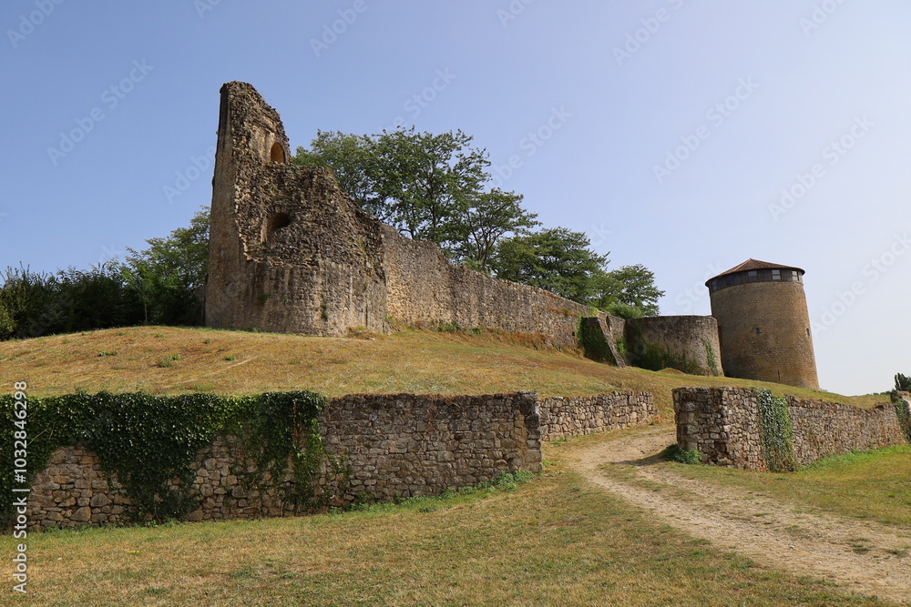 Ancien château fort, vue de l'extérieur, ville de Parthenay, département des Deux Sèvres, France