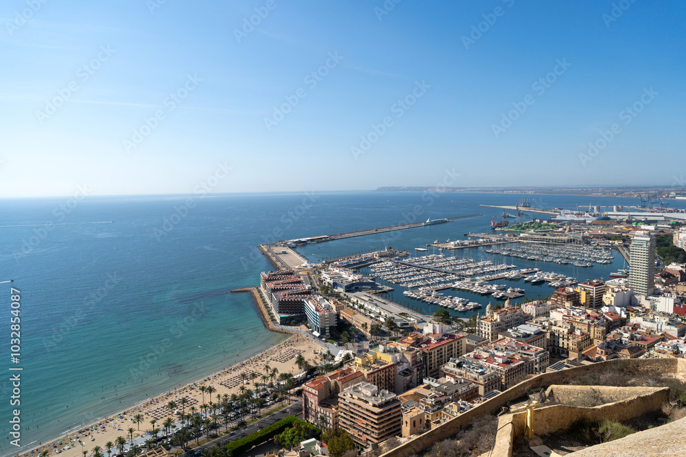 Fototapeta premium Panoramic view of Alicante city