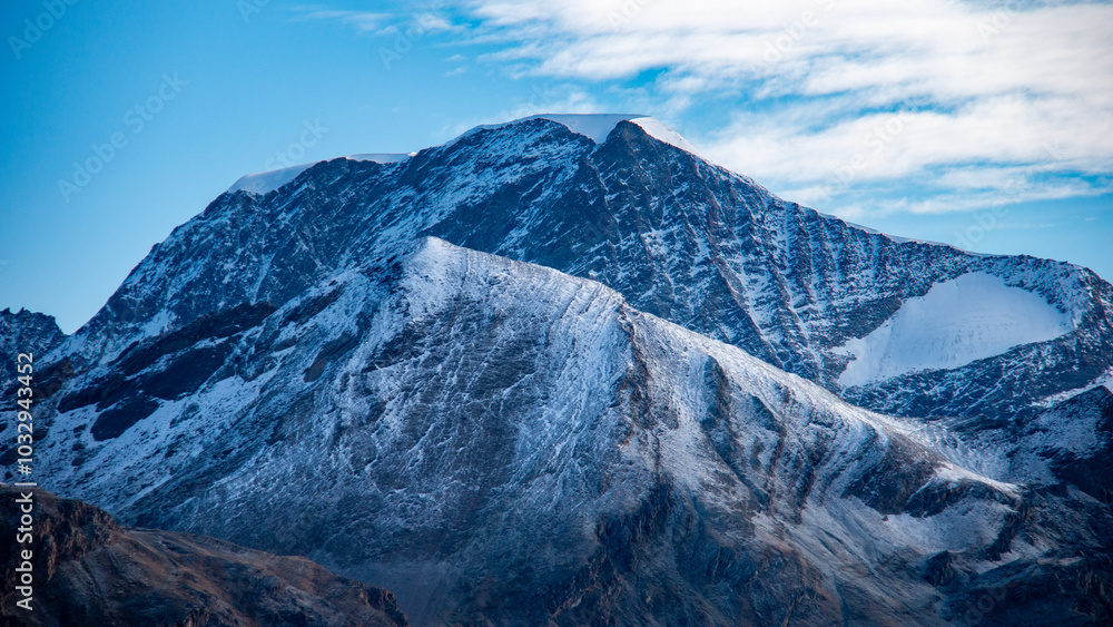 Fototapeta premium ローテンボーデンからリッフェルベルグへのトレッキング ミシャベル連峰の絶景 アルプフーベル スイス ツェルマット