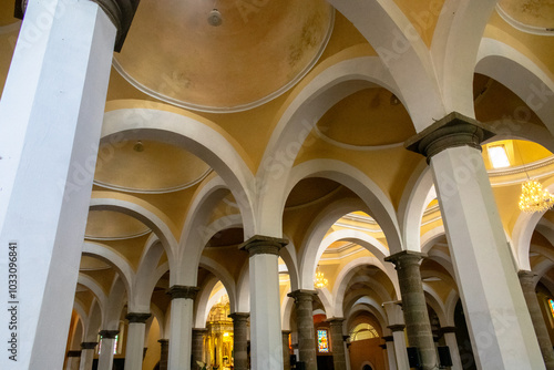 Tableau sur toile Capilla Real de Naturales, vista del interior de los arcos