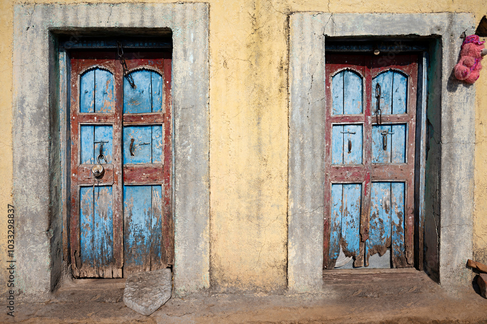 Obraz premium Colorful doors of an old house, located in Palasdev village, near Ujani Dam, Maharashtra, India