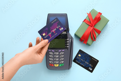 Female hand with credit car...