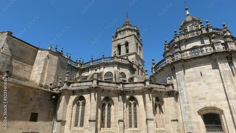 Ábside gótico y torre vieja de la catedral católica de Lugo, España Ábside gótico y torre vieja de la catedral católica de Lugo, España