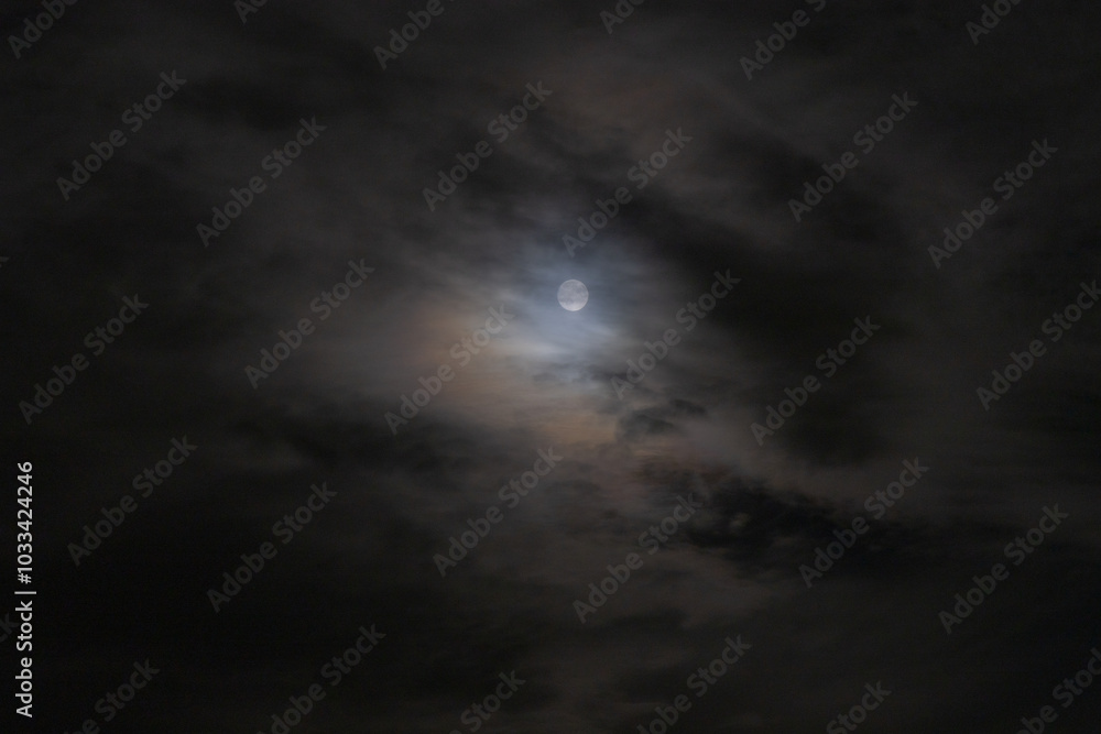 Φωτογραφία moon and clouds