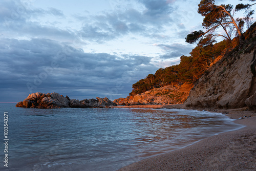 Amanecer en Cala Estreta, Palamós, Costa Brava, Cataluña