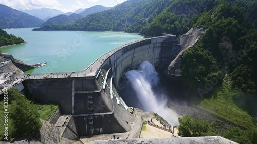 黒部ダムの風景動画