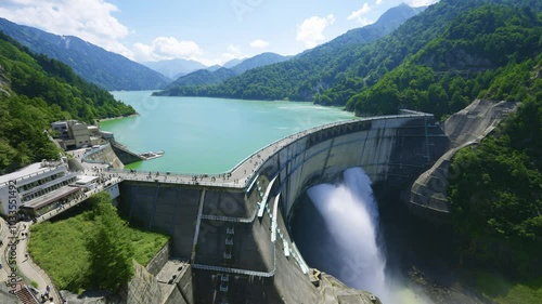 黒部ダムの風景動画