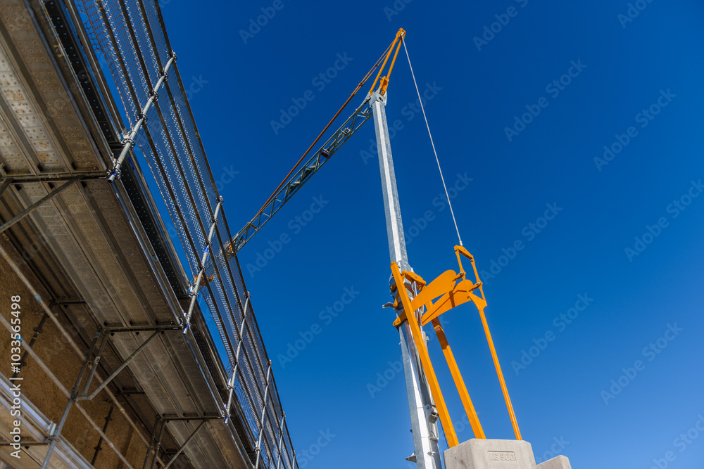Fototapeta premium Gru di cantiere di edificio in manutenzione
