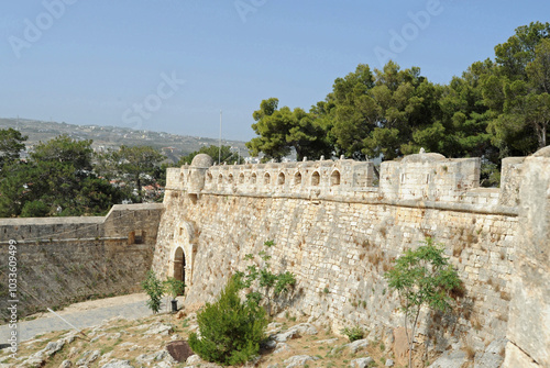 La porte principale de la forteresse de Réthymnon en Crète vue depuis le semi-bastion Saint-Nicolas