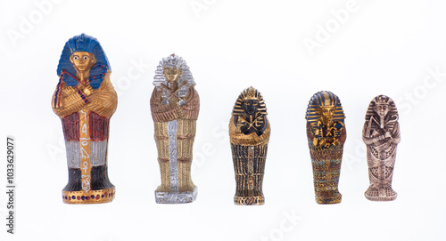 Foto egyptian sarcophagus for mummy isolated on white background