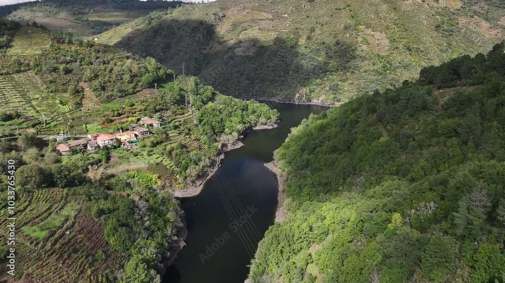 Pasarela del cañon del rio Mao de Ribeira Sacra en Galicia Pasarela del cañon del rio Mao de Ribeira Sacra en Galicia