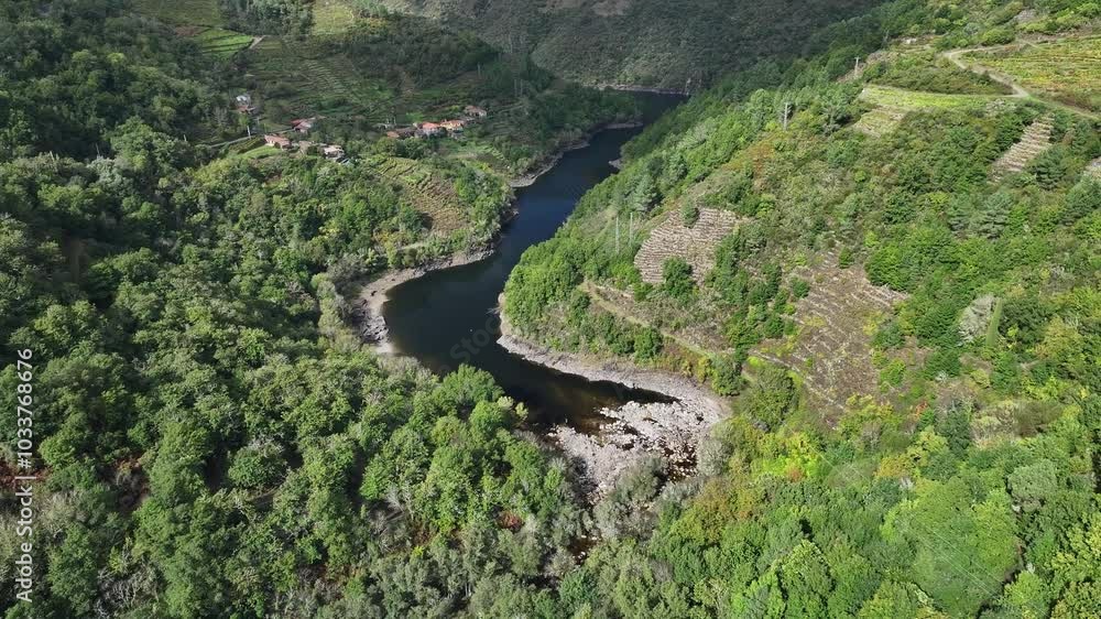 Pasarela del cañon del rio Mao de Ribeira Sacra en Galicia Pasarela del cañon del rio Mao de Ribeira Sacra en Galicia
