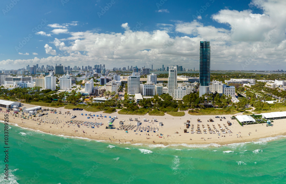Naklejka premium Miami Beach city from above. Popular vacation place in the USA