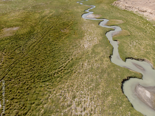 Konstfotografi A meandering river flows through a green landscape.