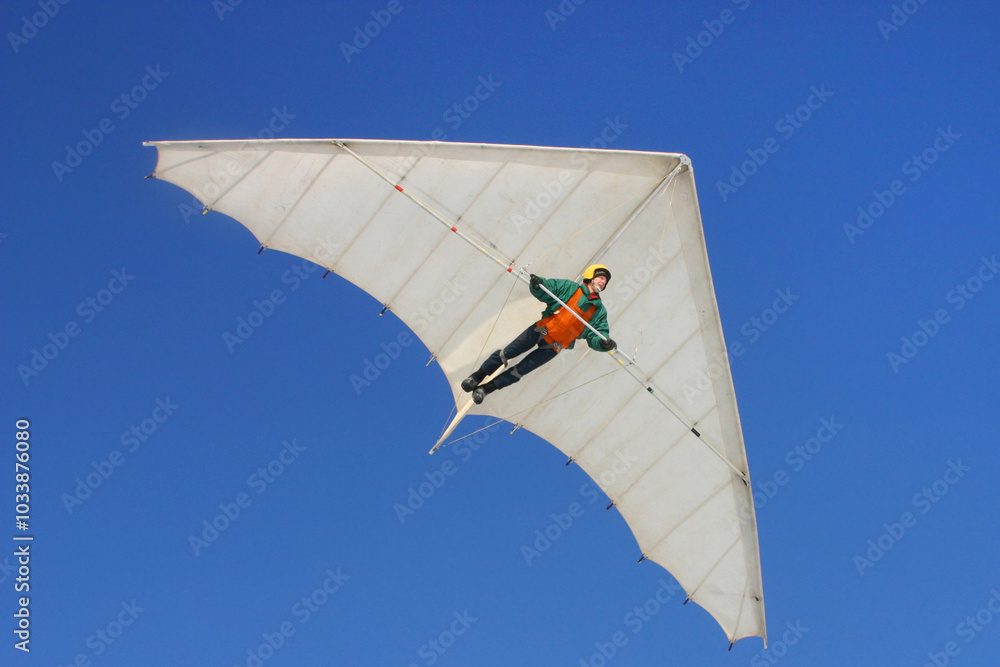 deltoplan in sky