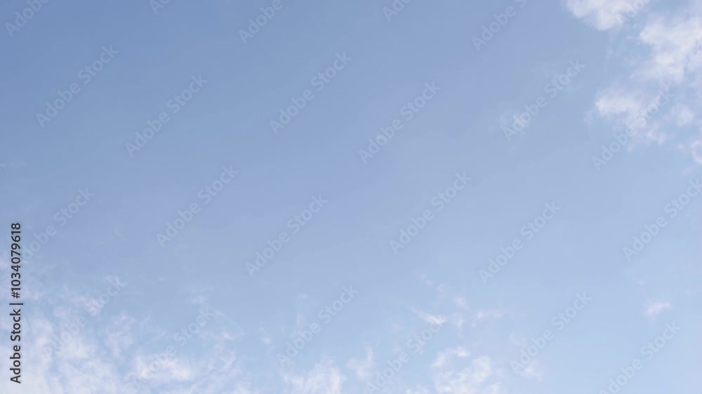 Recorrido de nubes en el cielo ideal para transiciones o videos con letras 