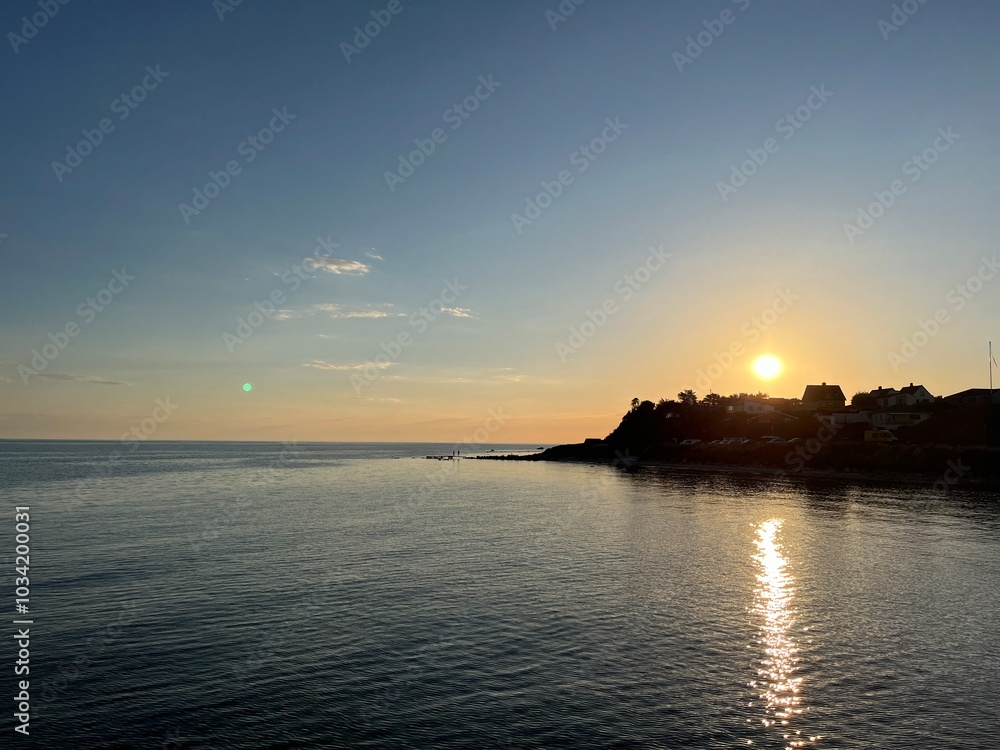 Fototapeta premium sunset over the sea