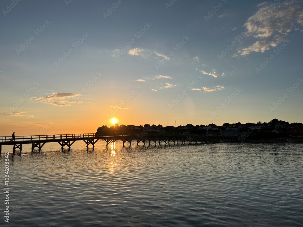 Obraz premium sunset over the pier
