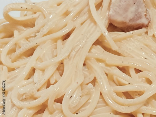 Obraz na płótnie spaghetti pasta with carbonara sauce, egg and bacon. typical dish of Roman cuisine. Italian food w salonie