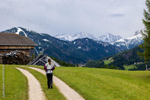 Obraz na płótnie Autumn trekking in Alta Badia w salonie