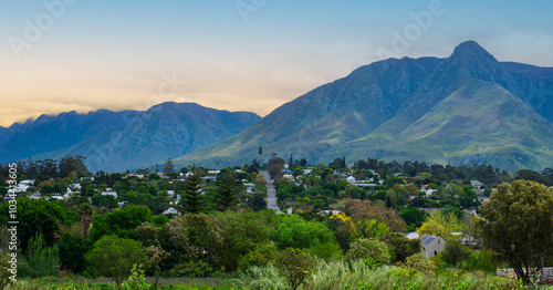 Obraz na płótnie Swellendam village, nestled amidst lush greenery and the majestic Langeberg Mountains in the Western Cape, South Africa w salonie