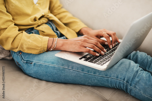 Fotografia Woman, relax and hands with laptop on sofa for research, information and browsing on internet