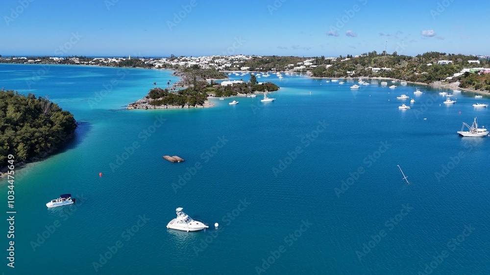 Obraz premium Hamilton, Bermuda - March 28, 2024: These pictures were taken using a dji 4 mini pro while on a boating excursion in the Ely's Harbor region of Hamilton Bermuda.