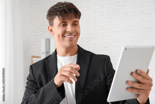 Handsome businessman workin...