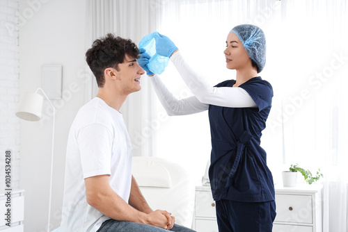 Female plastic surgeon putt...