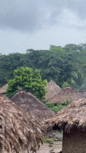 Pueblo indígena Kogui de la Sierra Nevada de Colombia photo