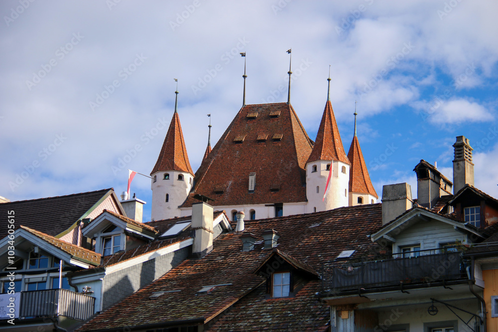 Obraz premium トゥーン旧市街の風景 トゥーン城 インターラーケン スイス