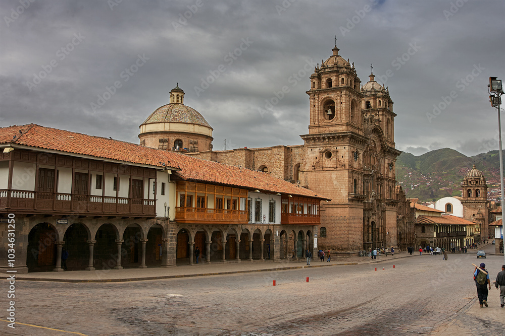 Fototapeta premium The Main Square of Cusco, known as Plaza de Armas, is a vibrant hub of activity and history. Surrounded by colonial architecture, it features the impressive Cusco Cathedral and La Compañía church.