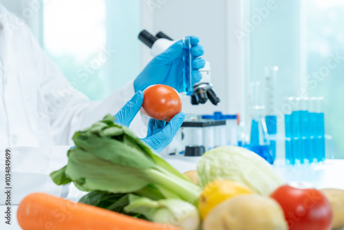 Foto Scientist check chemical fruit residues in laboratory