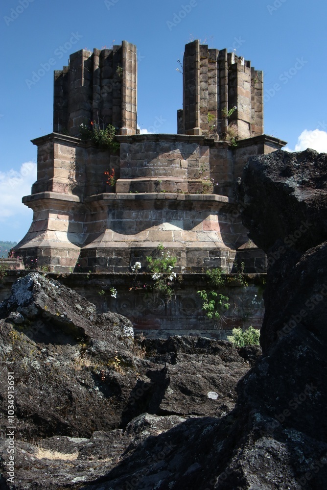 Torre inconclusa de la Iglesia de San Juan Parangaricutiro