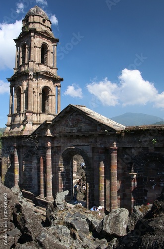 Antigua Iglesia de San Juan Parangaricutiro destruida por el volcán Paricutín photo