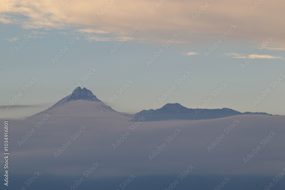 Nevado de Colima en día nublado