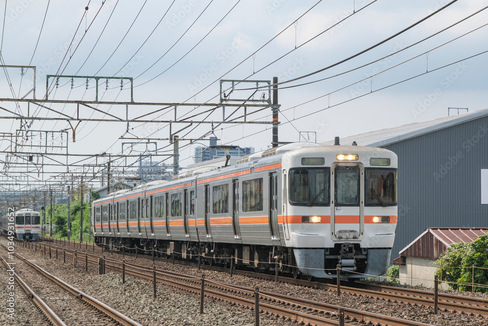豊橋市内の東海道線を走る電車 豊橋市内の東海道線を走る電車